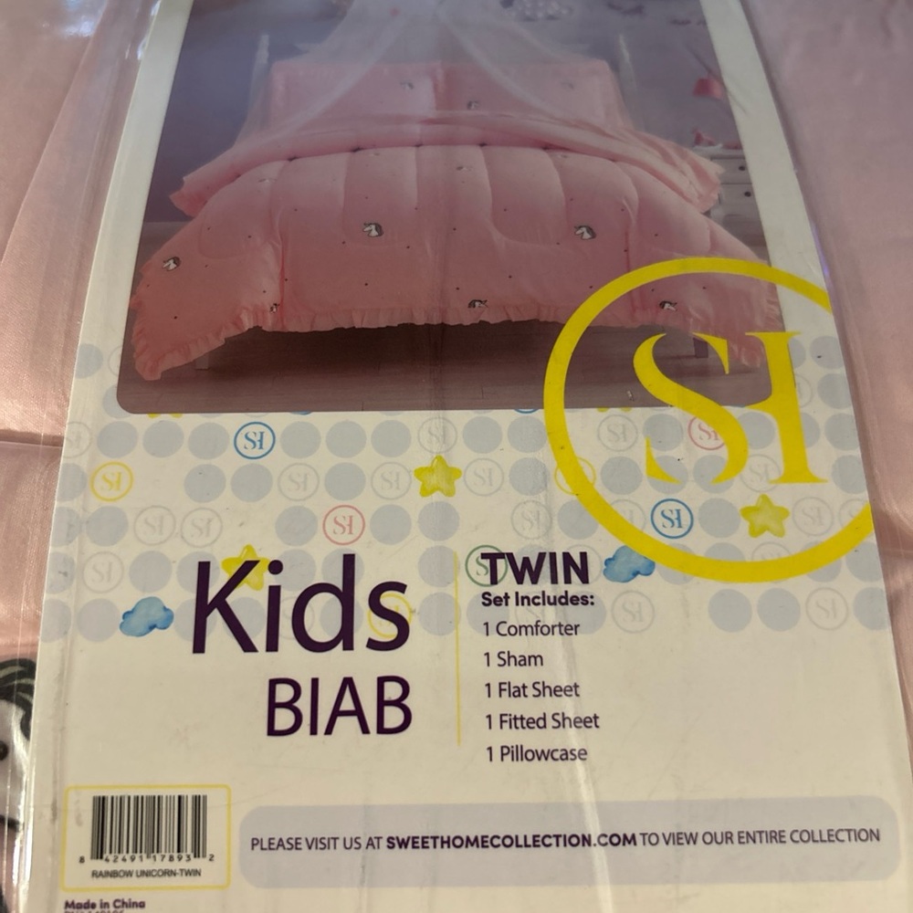 Sweet Home Kids Pink Unicorn
Twin Comforter Collection
